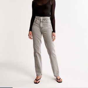 Abercrombie 32 Ultra High Rise 90s Straight Jean - brand new